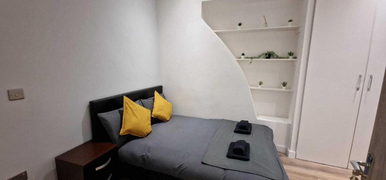 Sapphire Strathnairn Apartment Cardiff Bagian luar foto
